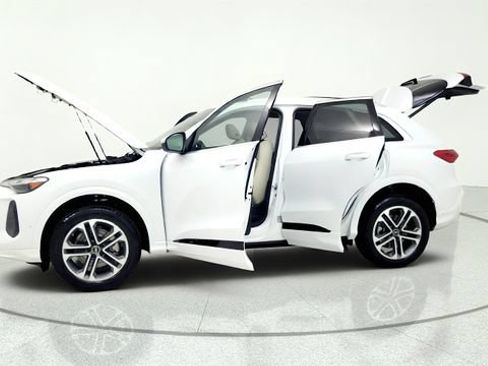 Used 2025 Audi Q5 Premium AWD/4WD image 14