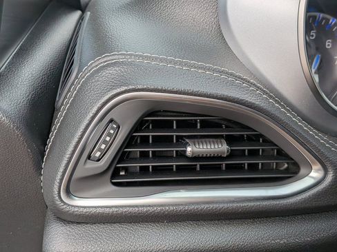 New 2026 Chrysler Pacifica Limited w/ Uconnect Theater Family Group image 13