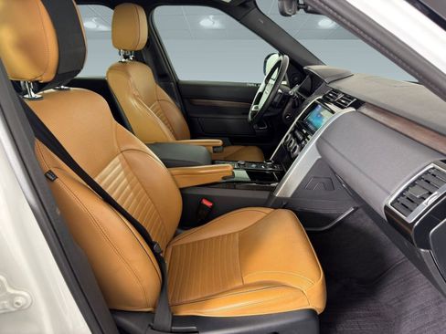 Used 2020 Land Rover Discovery HSE image 24