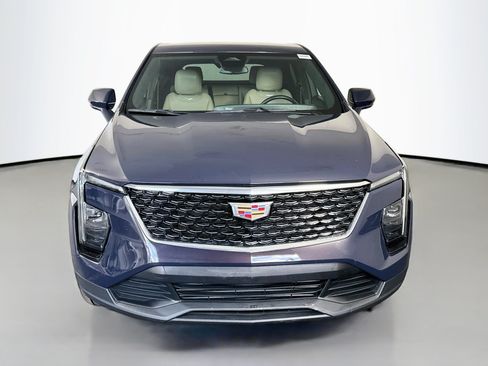 Used 2024 Cadillac XT4 Luxury FWD image 2
