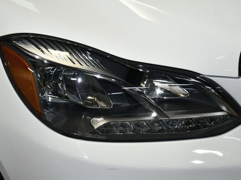 Used 2014 Mercedes-Benz E 350 4MATIC Sedan image 58