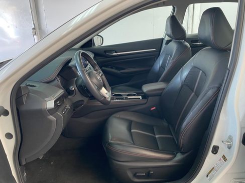 Used 2024 Nissan Altima 2.5 SR FWD image 19
