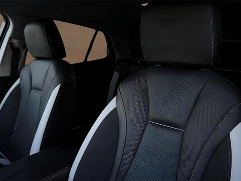 Used 2025 Buick Envision Sport Touring image 11