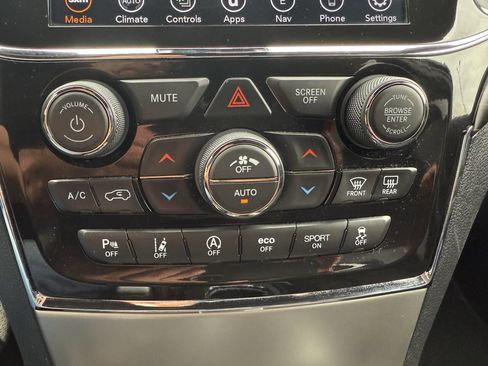 Used 2021 Jeep Grand Cherokee Laredo X image 21