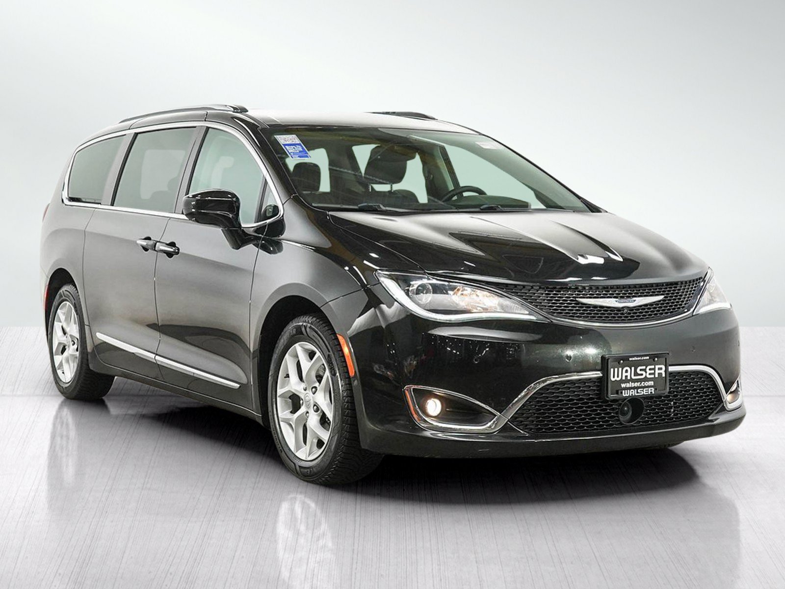 Used 2017 Chrysler Pacifica Touring-L Plus w/ Advanced Safetytec Group FWD image 7