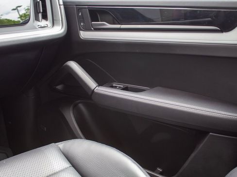 Used 2024 Porsche Cayenne S w/ Premium Package image 20