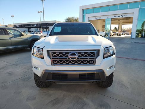 Used 2022 Nissan Frontier SV w/ Technology Package image 2