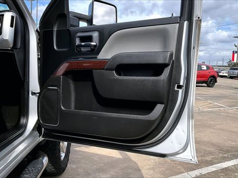 Used 2016 GMC Sierra 2500 SLT w/ Suspension Package, Off-Road image 23