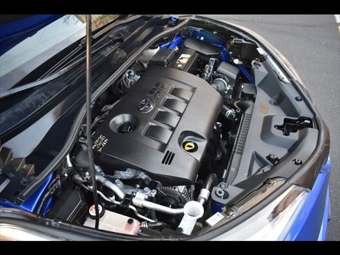 Used 2018 Toyota C-HR XLE image 39