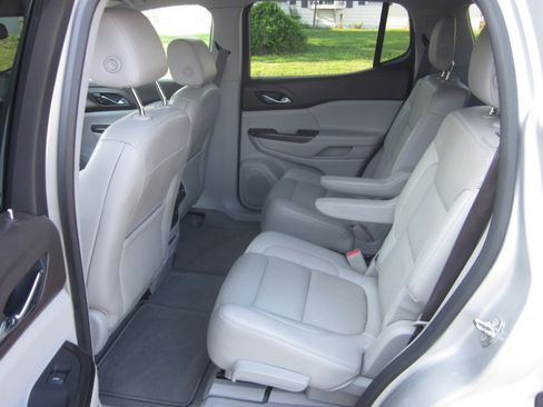 Used 2018 GMC Acadia SLT FWD image 11