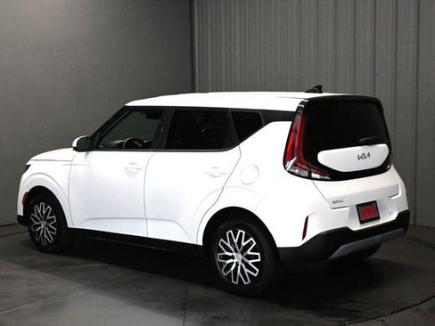 Used 2024 Kia Soul LX FWD image 7