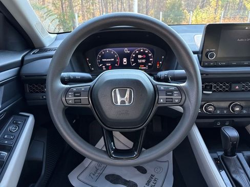 Used 2023 Honda Accord EX image 18