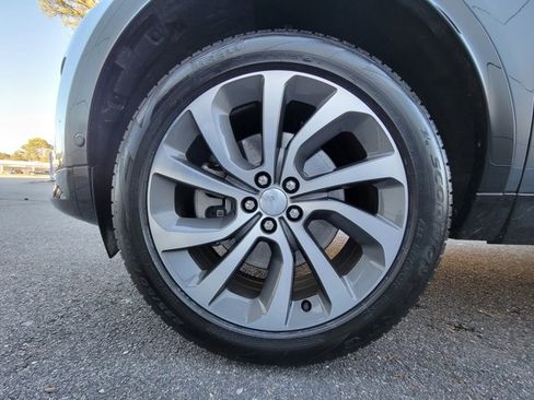 Used 2025 Land Rover Discovery Sport Dynamic SE image 16