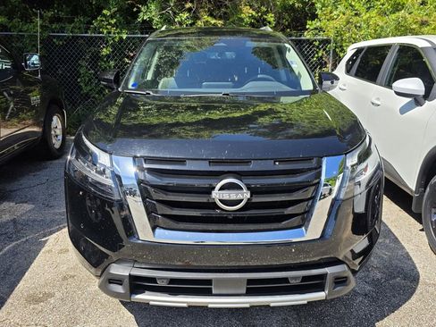 Used 2024 Nissan Pathfinder SL AWD/4WD image 2
