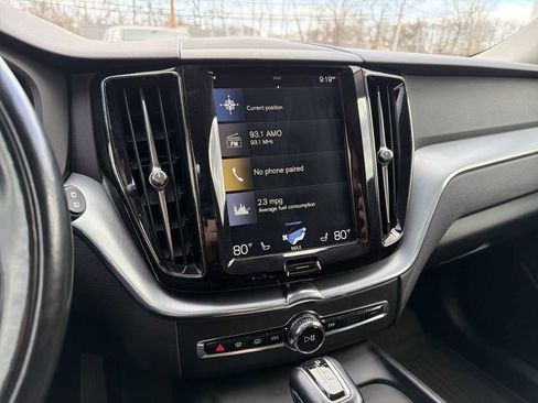 Used 2018 Volvo XC60 T5 Momentum w/ Advanced Package image 27