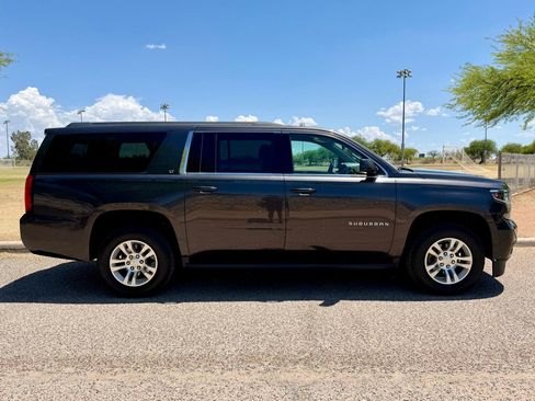 Used 2018 Chevrolet Suburban LT AWD/4WD image 6