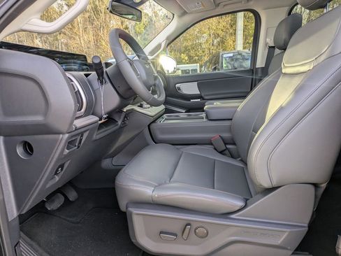 New 2025 Ford Expedition Active image 22