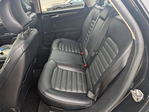 Used 2018 Ford Fusion SE w/ Equipment Group 602A image 11