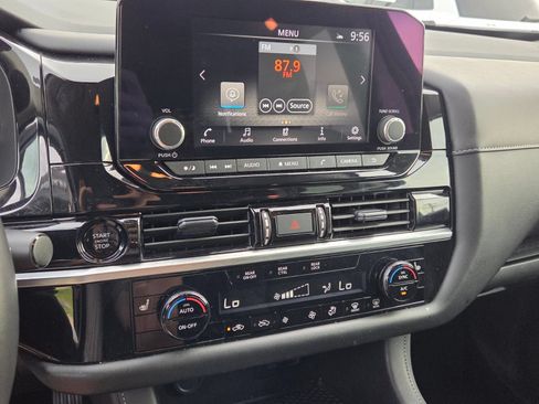 Used 2025 Nissan Pathfinder SV FWD image 19