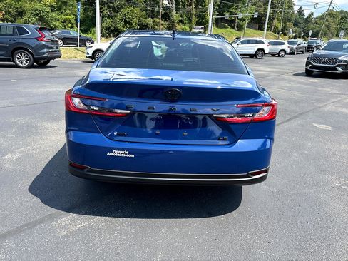 Used 2025 Toyota Camry image 6