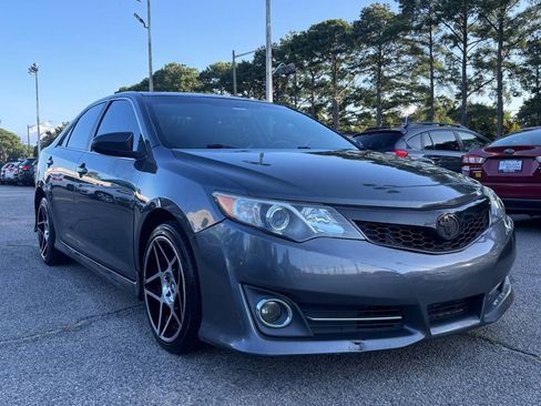 Used 2012 Toyota Camry SE w/ Leather Pkg FWD image 5