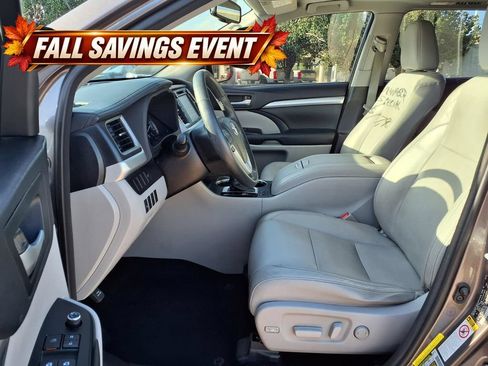 Used 2014 Toyota Highlander XLE FWD image 11