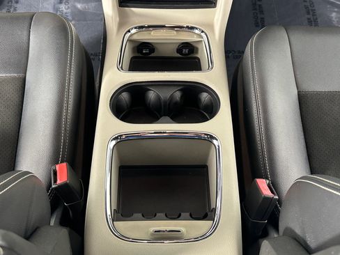 Used 2019 Dodge Grand Caravan SXT image 38