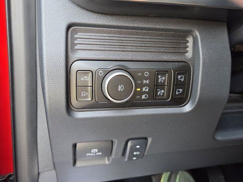 Used 2025 Ford F250 Lariat w/ Black Appearance Package image 28