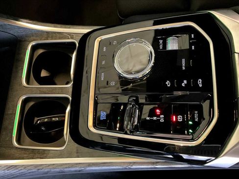 Used 2025 BMW i7 xDrive60 image 7