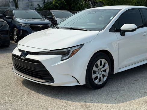 Used 2023 Toyota Corolla LE FWD image 4