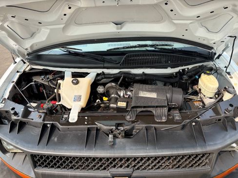 Used 2014 Chevrolet Express 2500 RWD image 24