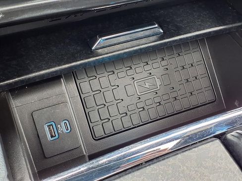 Used 2024 Ford Expedition Limited image 9