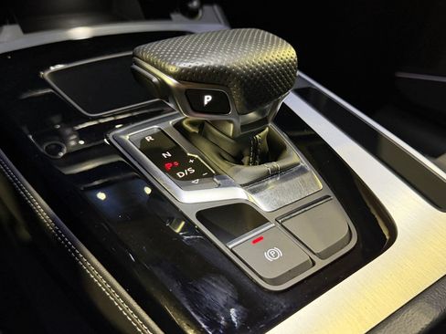 Used 2023 Audi Q5 e Premium Plus w/ Premium Plus Package image 17