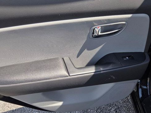 Used 2010 Hyundai Elantra GLS FWD image 8