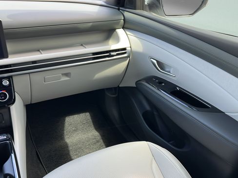 Certified 2025 Hyundai Tucson Limited AWD/4WD image 14