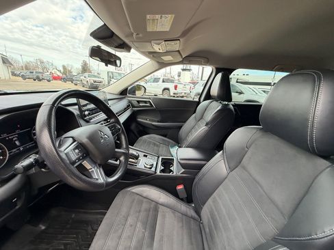 Used 2022 Mitsubishi Outlander SE image 4