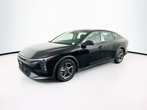 Used 2025 Kia K4 LXS image 3