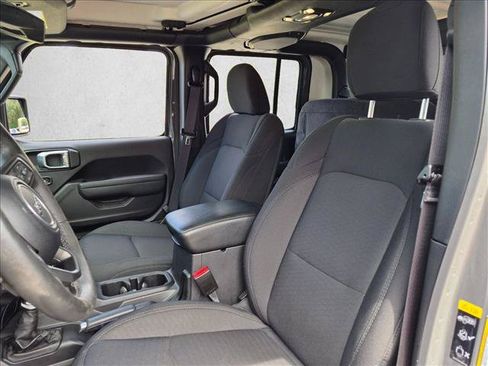 Used 2023 Jeep Gladiator Sport AWD/4WD image 14