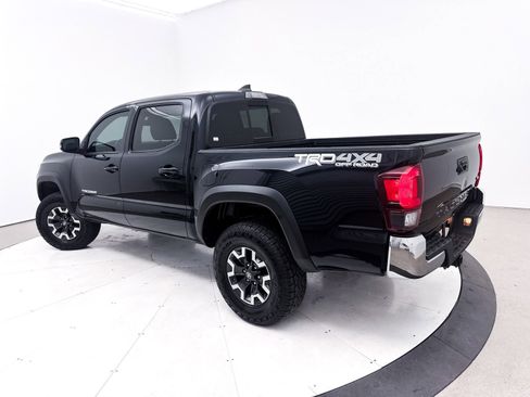 Used 2019 Toyota Tacoma TRD Off-Road image 2