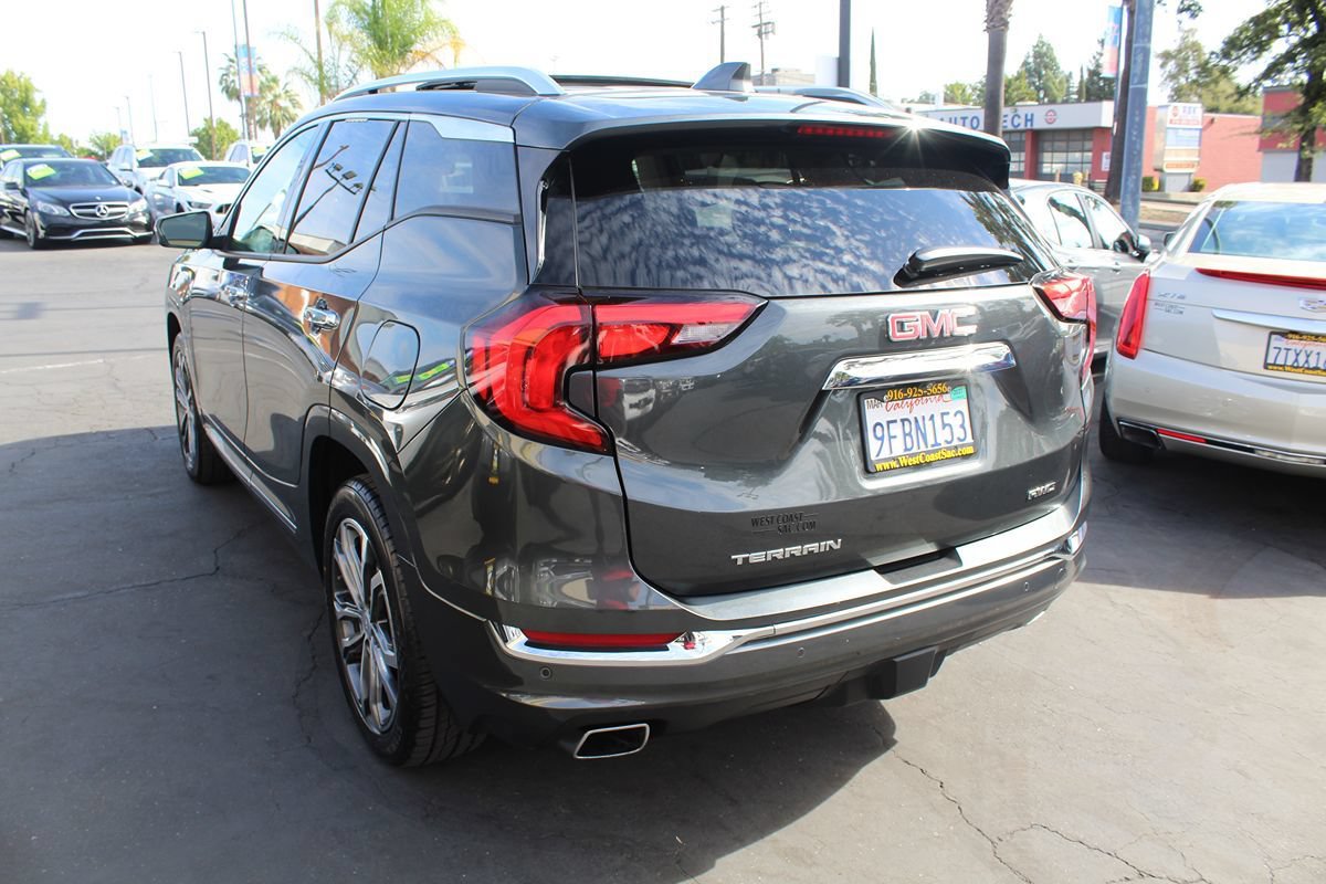 Used 2020 GMC Terrain Denali w/ Denali Premium Package AWD/4WD image 5