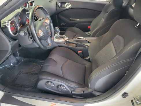 Used 2013 Nissan 370Z Roadster RWD image 11