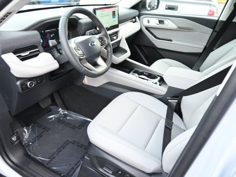 New 2026 Ford Explorer Active w/ Active Comfort Package image 15