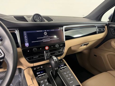 Certified 2025 Porsche Macan image 25