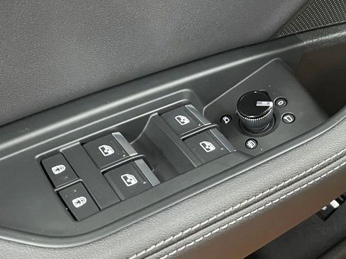 Used 2021 Audi e-tron Premium w/ Convenience Plus Package image 16