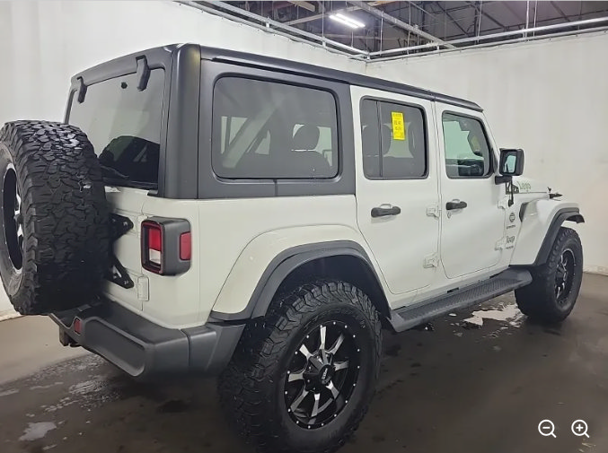 Used 2020 Jeep Wrangler Unlimited Sahara w/ Cold Weather Group AWD/4WD image 2