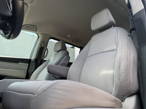 Used 2018 Honda Odyssey LX image 12
