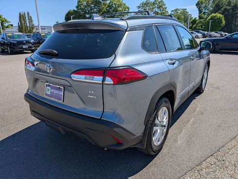 Used 2024 Toyota Corolla Cross LE w/ Moonroof Package AWD/4WD image 6