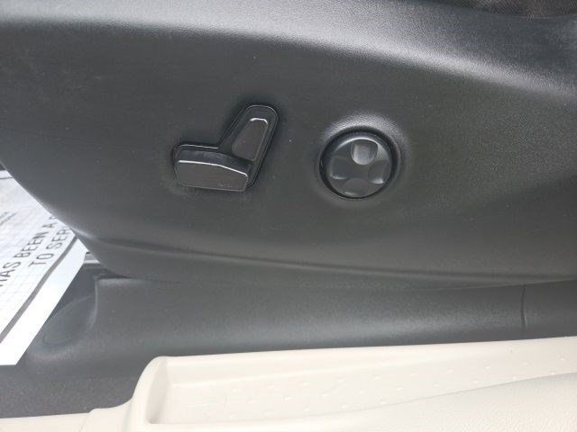 Used 2023 Chrysler Voyager LX FWD image 13
