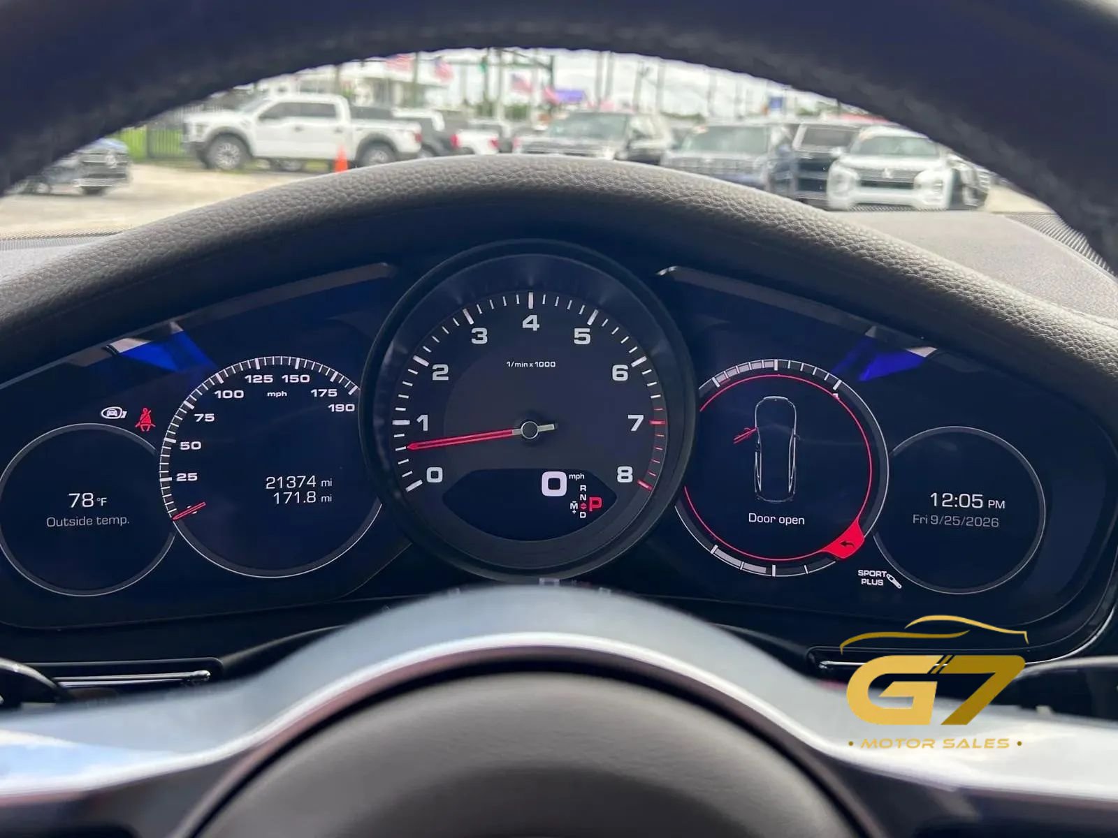 Used 2018 Porsche Panamera RWD image 34