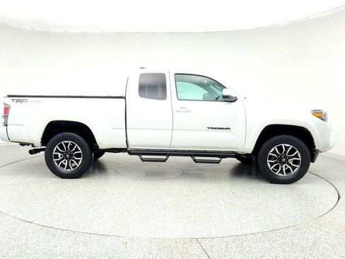 Used 2022 Toyota Tacoma TRD Sport image 4